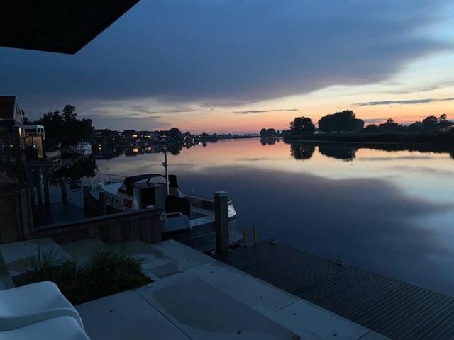 B&B Ganzendiep Aan Het Water Grafhorst Bagian luar foto